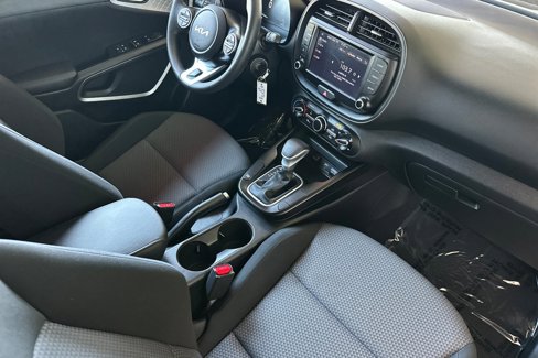 Used 2023 Kia Soul LX w/ LX Technology Package image 16