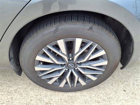 Used 2023 Nissan Altima 2.5 SV image 17