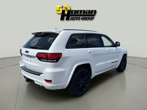 Used 2017 Jeep Grand Cherokee Altitude image 5