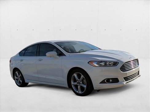 Used 2015 Ford Fusion SE image 3