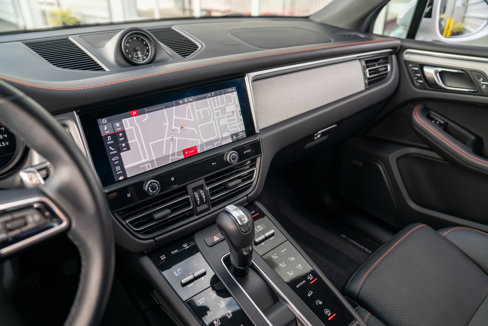 Used 2022 Porsche Macan image 19