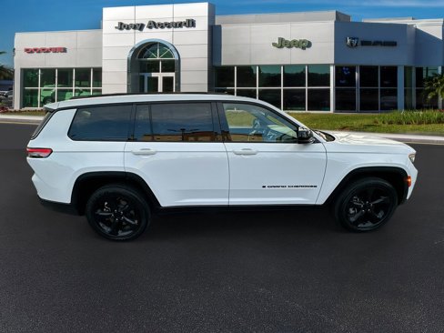 Used 2023 Jeep Grand Cherokee L Laredo image 9