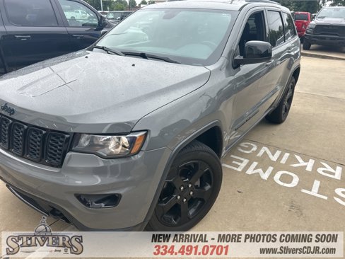 Used 2019 Jeep Grand Cherokee Laredo image 3