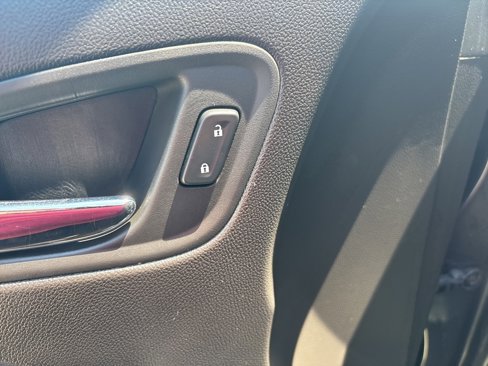 Used 2016 Chevrolet Colorado LT image 16