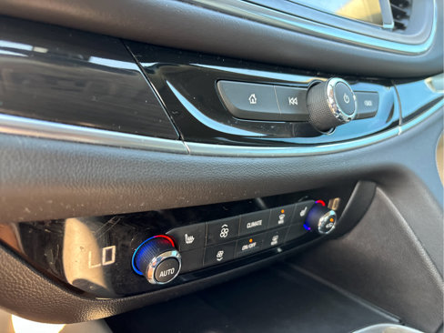 Used 2020 Buick Enclave Essence w/ Sound and Sites Package image 16