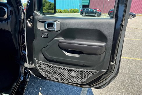 Used 2018 Jeep Wrangler Sport image 16