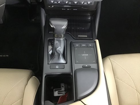 Used 2019 Lexus ES 350 Luxury image 12