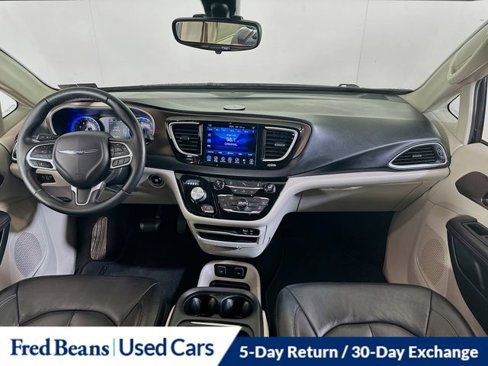 Used 2017 Chrysler Pacifica Touring-L image 13