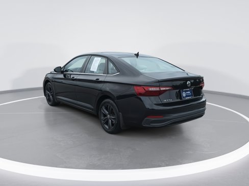 Certified 2022 Volkswagen Jetta SE image 5