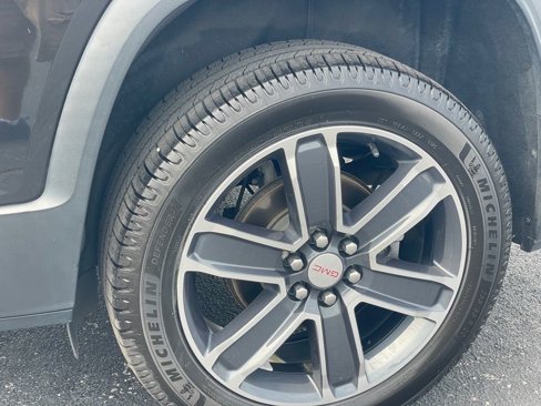 Used 2020 GMC Acadia SLT w/ Driver Alert Package II image 28