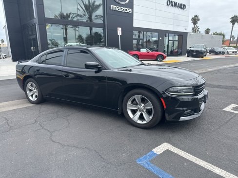 Used 2017 Dodge Charger SXT w/ Blacktop Package image 2