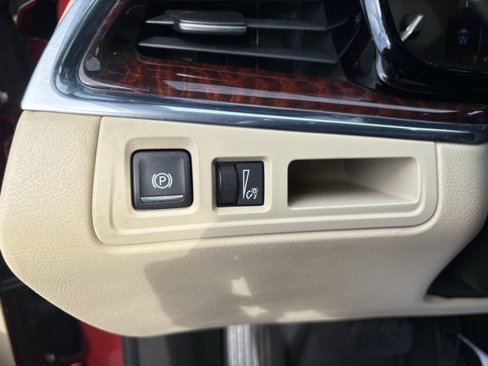 Used 2018 Cadillac XT5 Luxury w/ Driver Awareness Package image 28