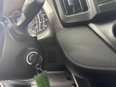 Used 2018 Toyota RAV4 LE image 27