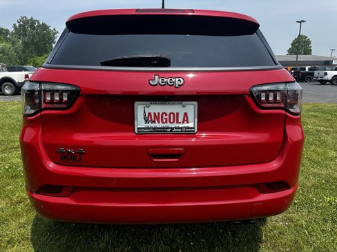 Certified 2022 Jeep Compass Limited image 4