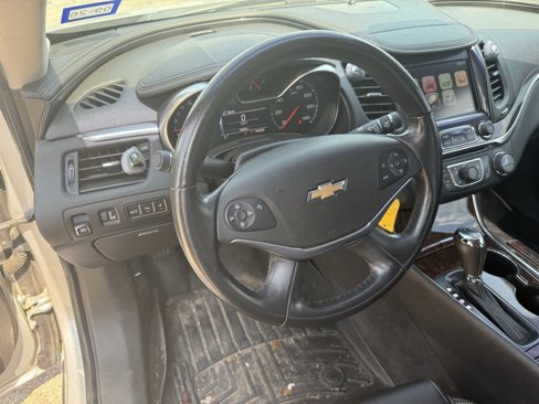 Used 2015 Chevrolet Impala LT w/ Convenience Package image 11