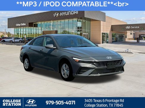 Used 2025 Hyundai Elantra SE image 11