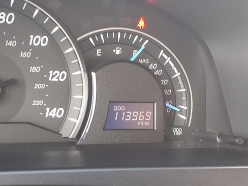 Used 2012 Toyota Camry LE image 27