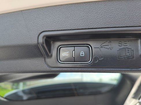 Used 2020 Ford Explorer XLT w/ Comfort Package image 23