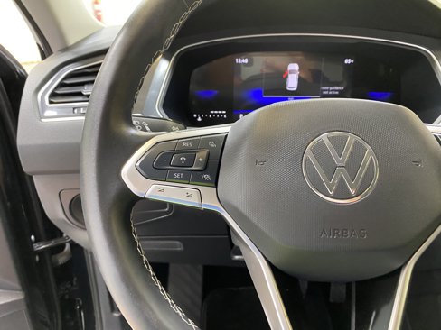 Used 2024 Volkswagen Tiguan SE image 34