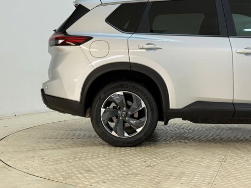 Used 2024 Nissan Rogue SV image 22
