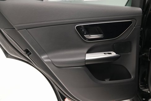 Used 2024 Mercedes-Benz GLC 300 4MATIC image 36