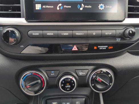 New 2025 Hyundai Venue SE image 15