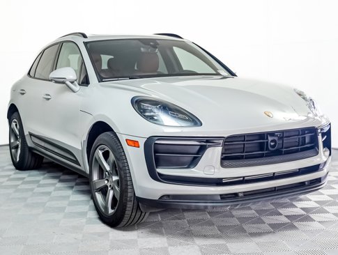 Certified 2024 Porsche Macan w/ Premium Plus Package image 8
