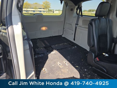 Used 2018 Dodge Grand Caravan SXT image 16
