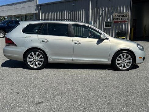 Used 2011 Volkswagen Jetta TDI image 1