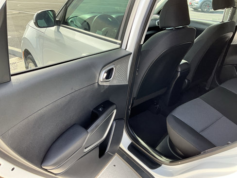 Used 2023 Kia Soul LX w/ LX Technology Package image 8