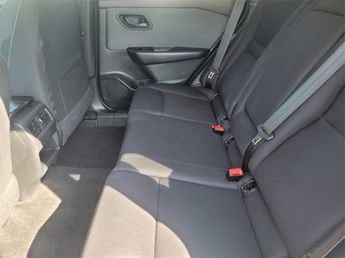 Used 2023 Nissan Rogue S image 15