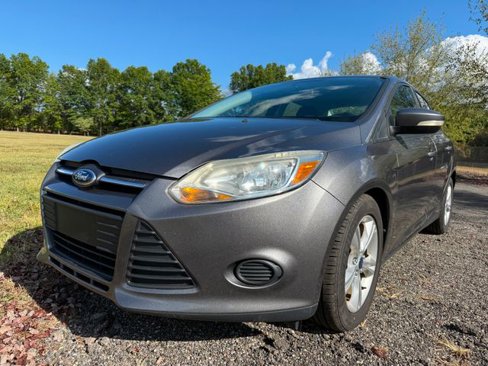 Used 2014 Ford Focus SE image 1