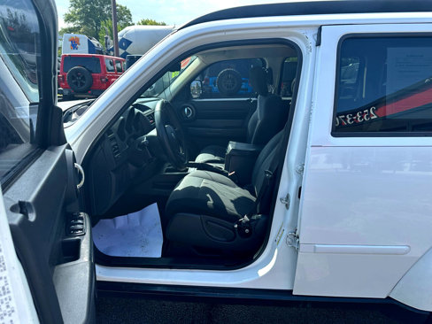 Used 2011 Dodge Nitro Heat image 17