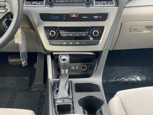 Used 2015 Hyundai Sonata SE image 16