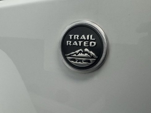 Used 2018 Jeep Wrangler Unlimited Sahara image 32