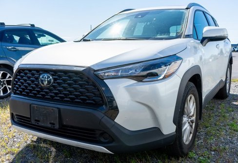 Used 2022 Toyota Corolla Cross LE image 1