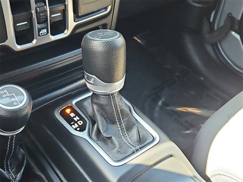 Used 2020 Jeep Wrangler Unlimited Sahara image 28