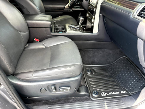 Used 2016 Lexus GX 460 w/ Preferred Accessory Package image 22