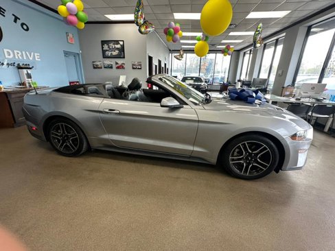 Used 2020 Ford Mustang Premium image 9