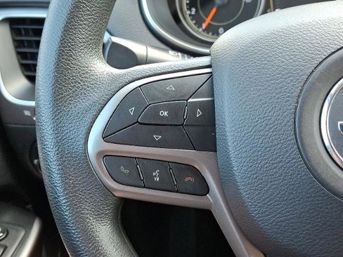 Used 2019 Jeep Cherokee Latitude w/ Popular Appearance Group image 20