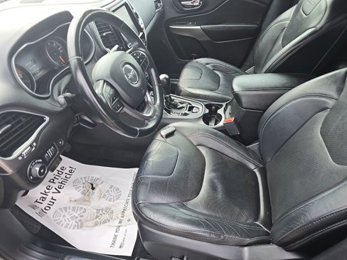 Used 2019 Jeep Cherokee Limited image 2