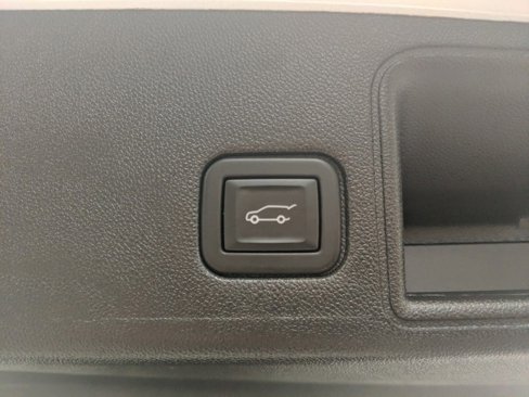 Used 2024 GMC Terrain SLT image 31