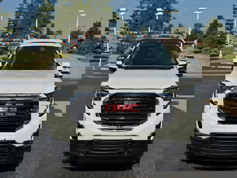 Used 2019 GMC Terrain SLE w/ Driver Convenience Package image 2