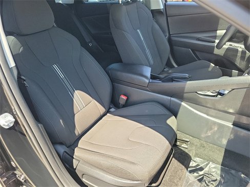 Used 2023 Hyundai Elantra SEL w/ Preferred Accessory Package image 13