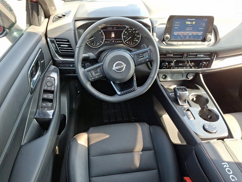 Used 2024 Nissan Rogue SV w/ SV Premium Package image 11