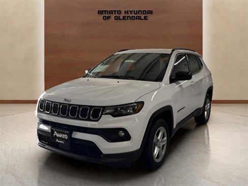 Used 2023 Jeep Compass Latitude image 2