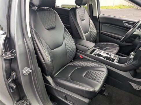 Used 2024 Ford Edge Titanium image 19