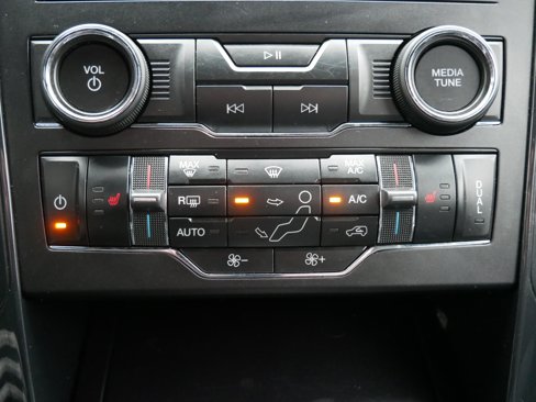 Used 2018 Ford Explorer XLT image 15