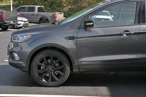 Used 2017 Ford Escape Titanium image 4
