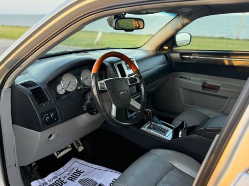 Used 2007 Chrysler 300 C w/ Luxury Group II image 5